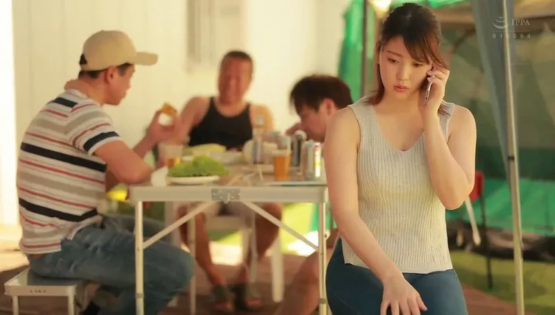 ông chồng khờ để bà xã tham gia sự kiện cắm trại với mấy gã nhà cạnh bên và cái kết