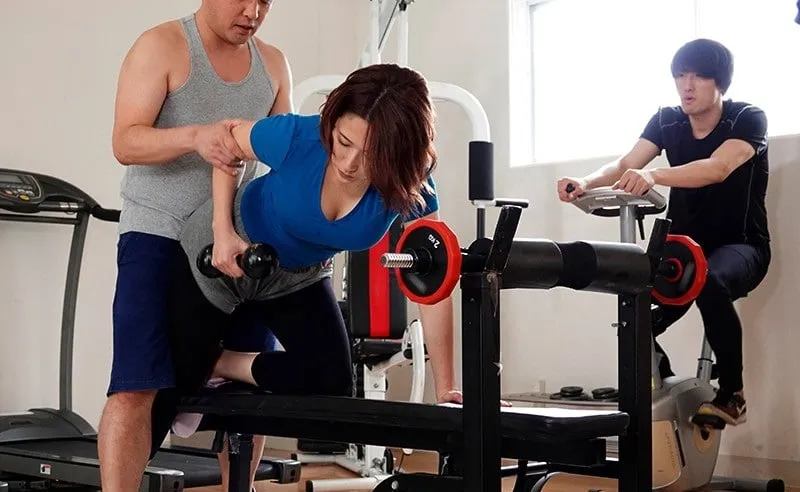 Anh xã phát hiện vợ yêu ngoại tình với huấn luyện viên thể hình