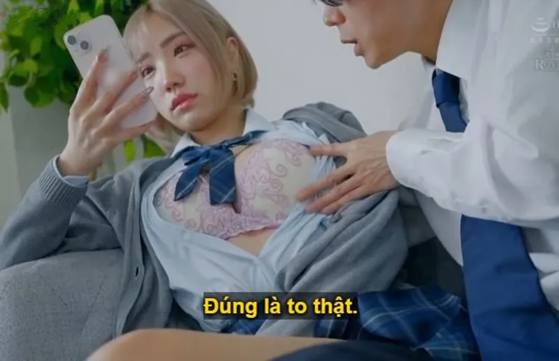 Cô nữ sinh băng giá ấy chỉ khao khát tiền bạc, anh muốn hành động gì với em cũng được.