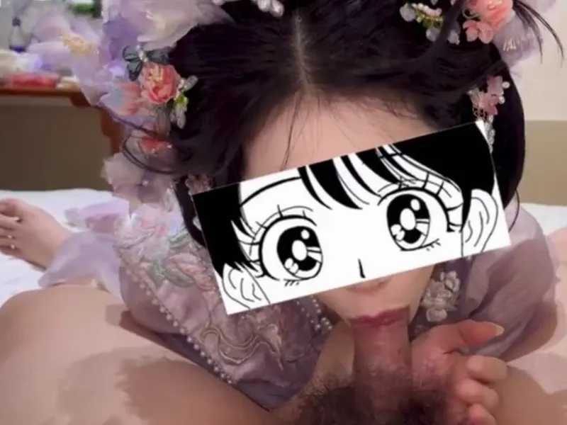 Gái xinh trong bộ đồ con búp bê mút cậu bé cực đã