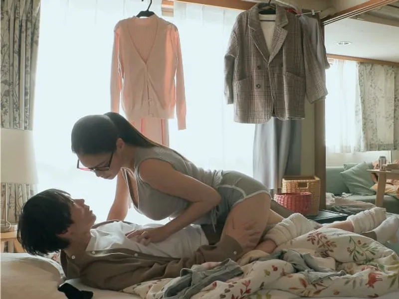 được chị nhà bên "an ủi" khi người yêu đi ngoại tình